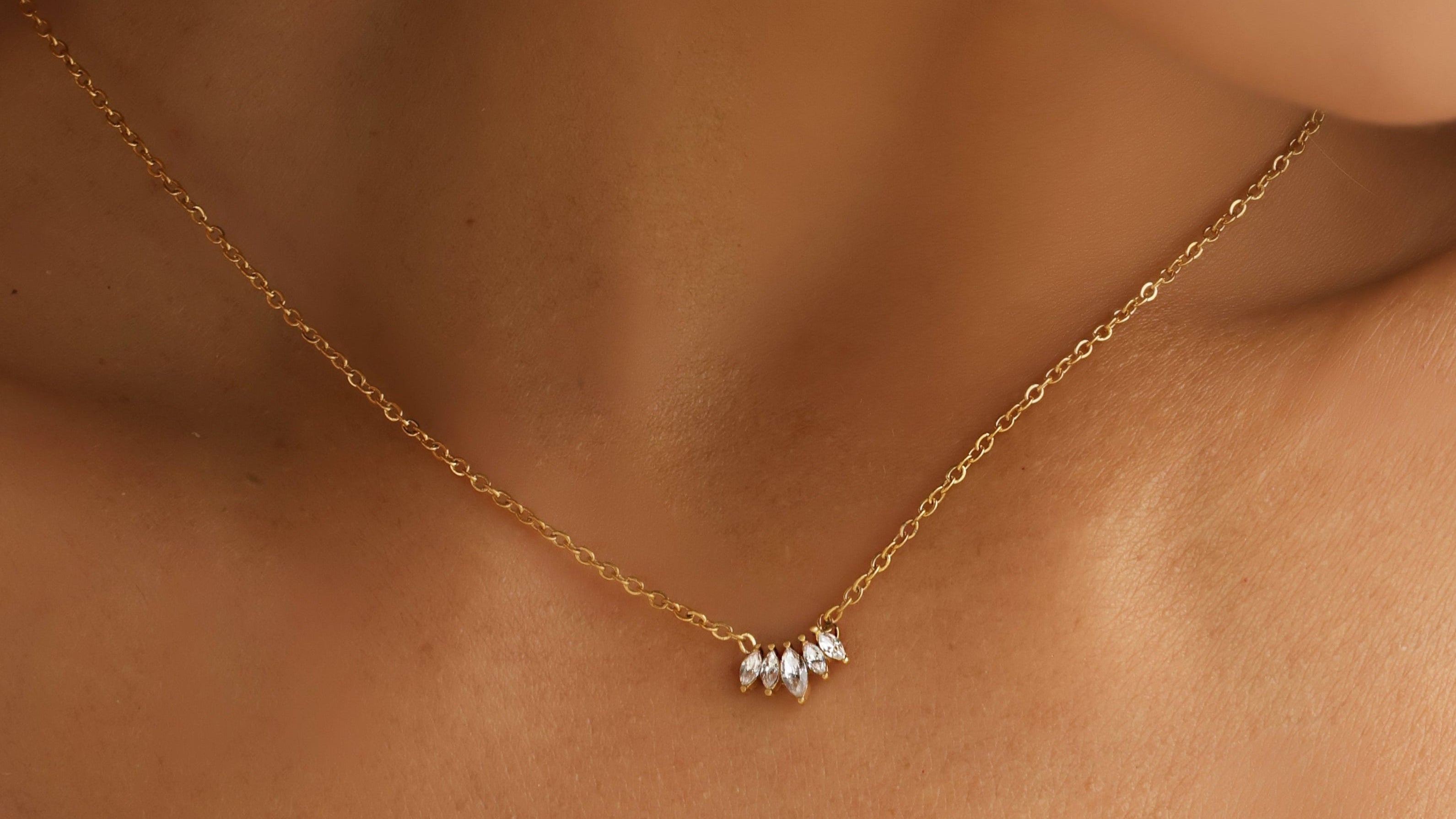 Raksha Bandhan jewellery gift – 18K gold plated Crystal Linked Necklace | Carryallco