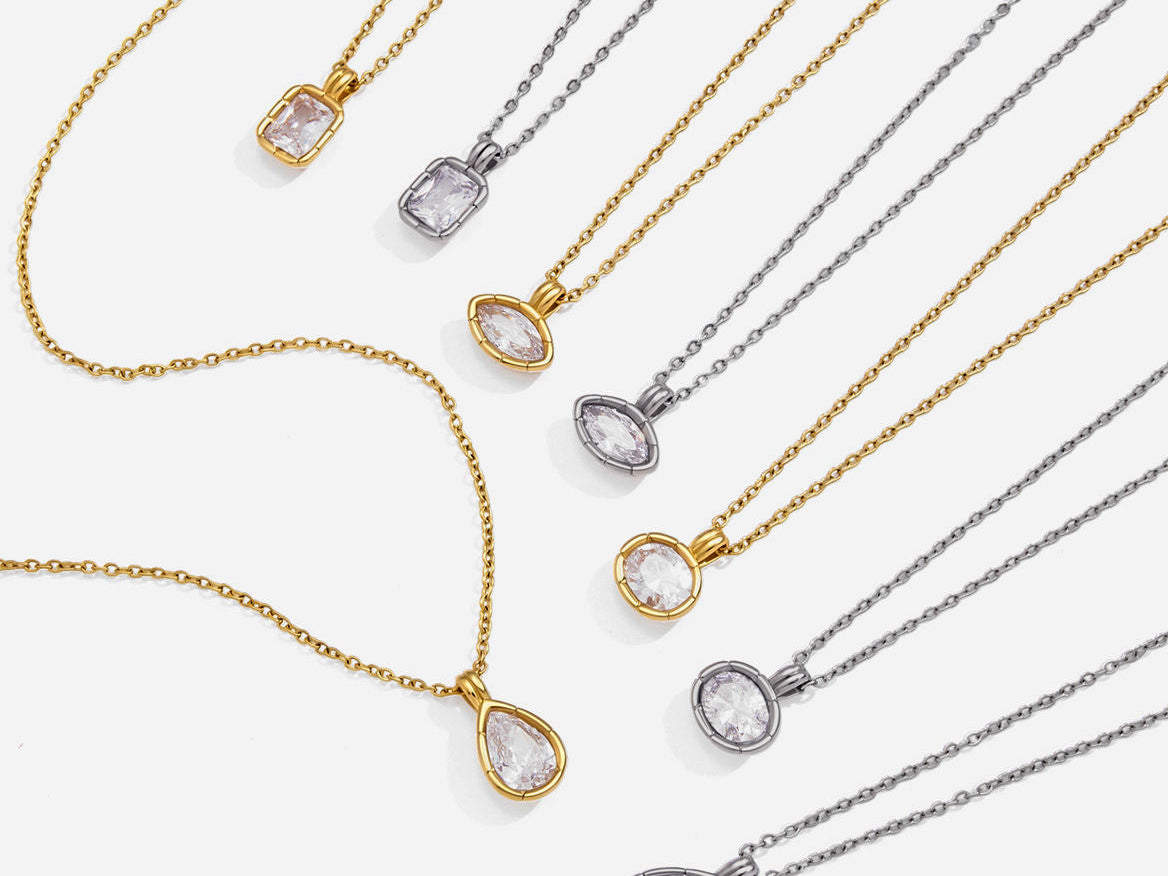 Oval Zirconia Ribbed Bezel Pendant Necklace in 18K gold plating