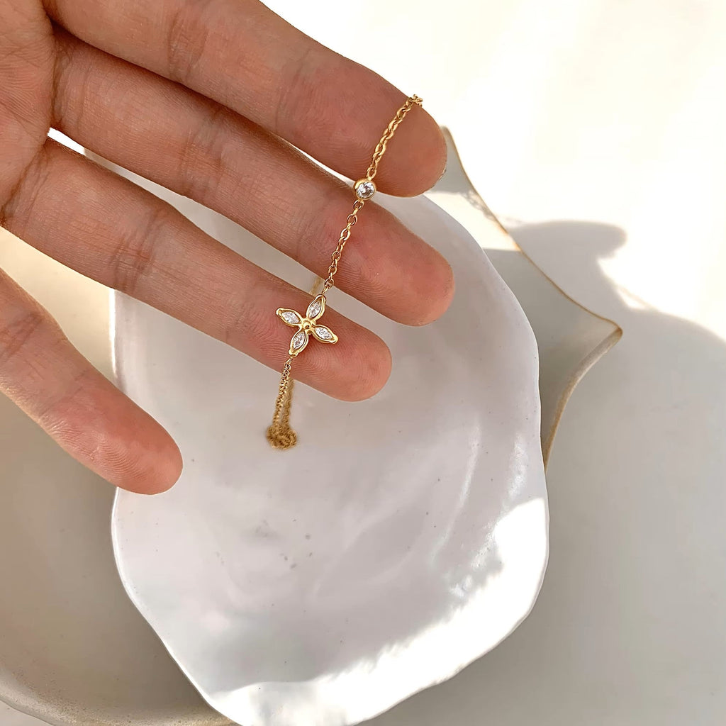 18K Gold Plated Flower Clover Zirconia Pendant Necklace