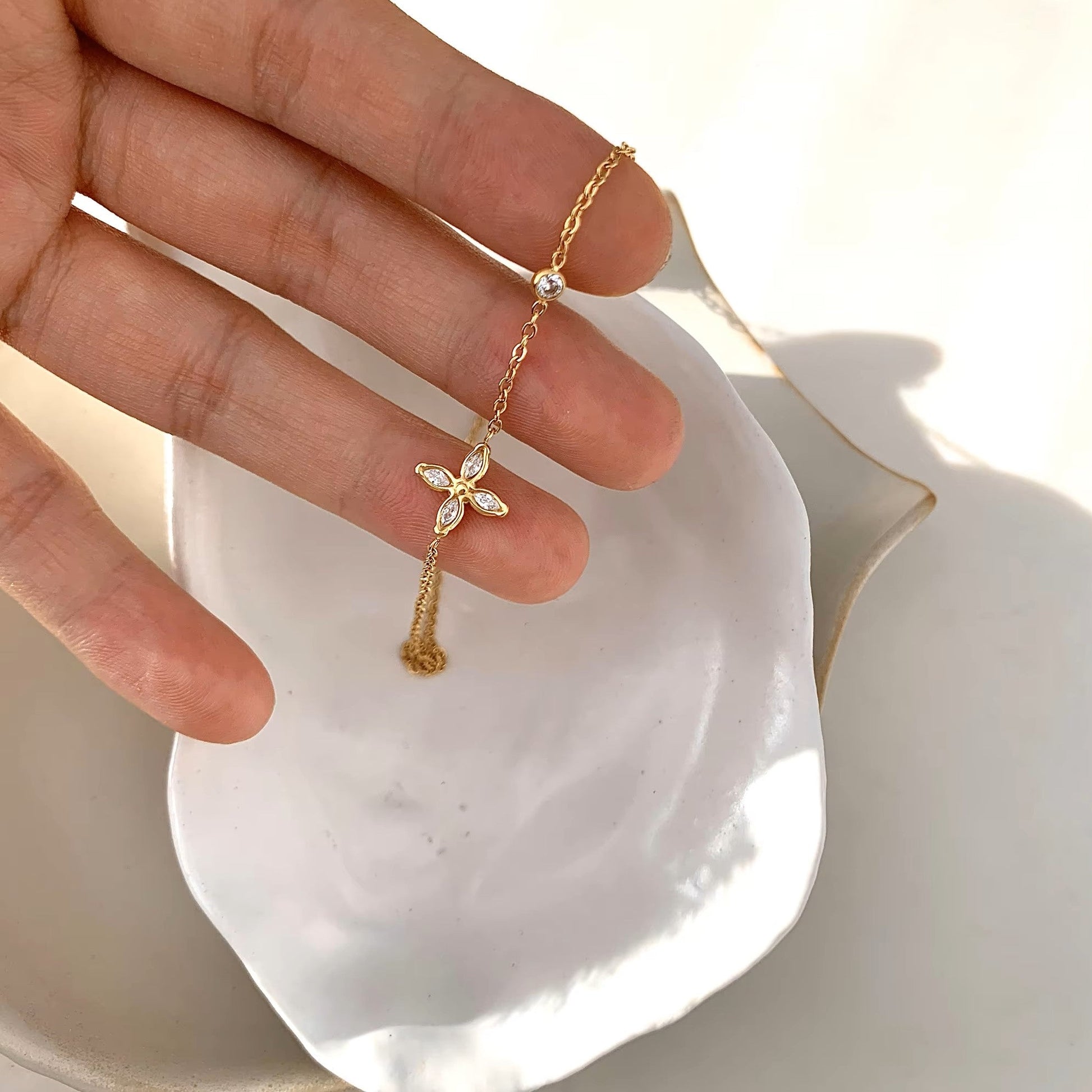 18K Gold Plated Flower Clover Zirconia Pendant Necklace