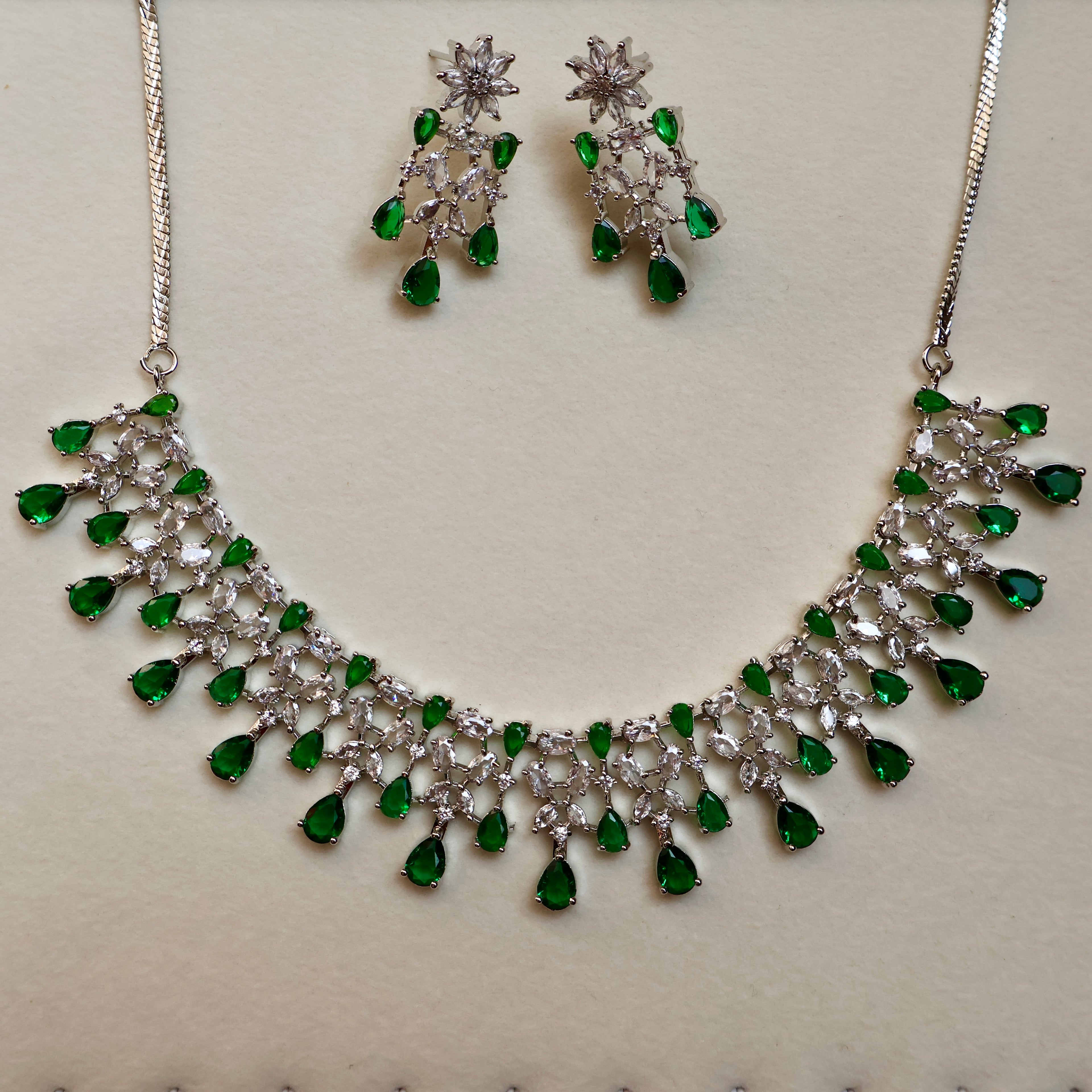Carryallco Emerald Grace Necklace Set
