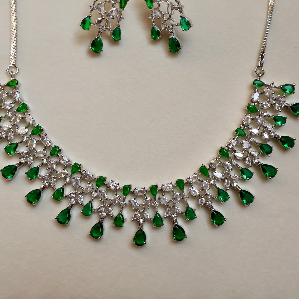 Carryallco Emerald Grace Necklace Set