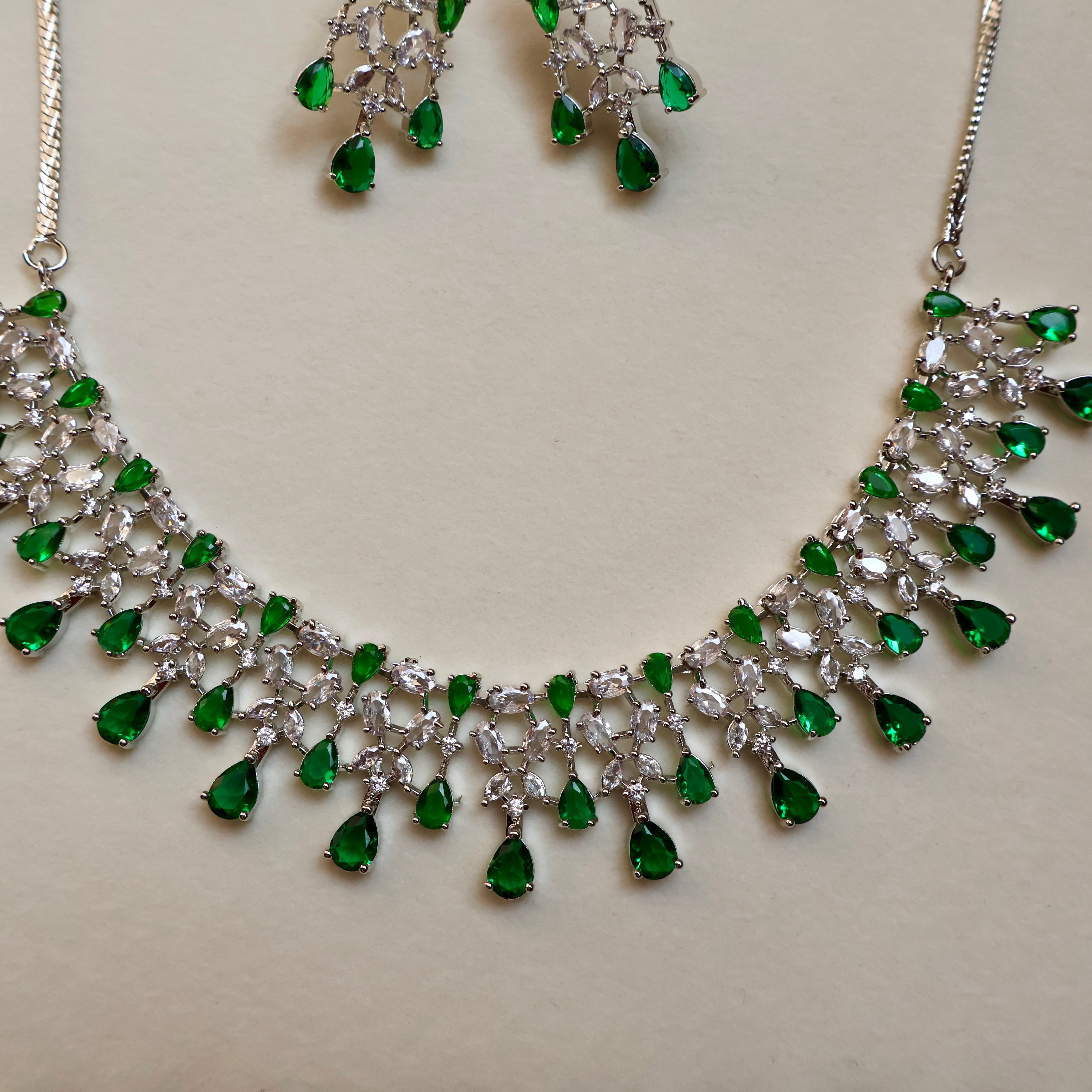 Carryallco Emerald Grace Necklace Set