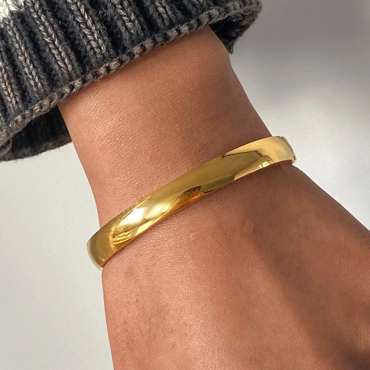 Bold Curved Clasp Bangle