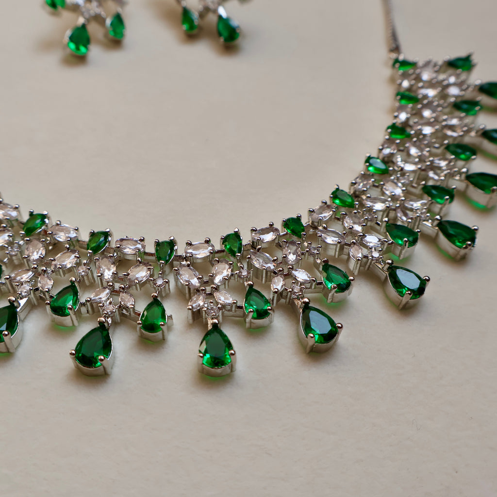 Carryallco Emerald Grace Necklace Set