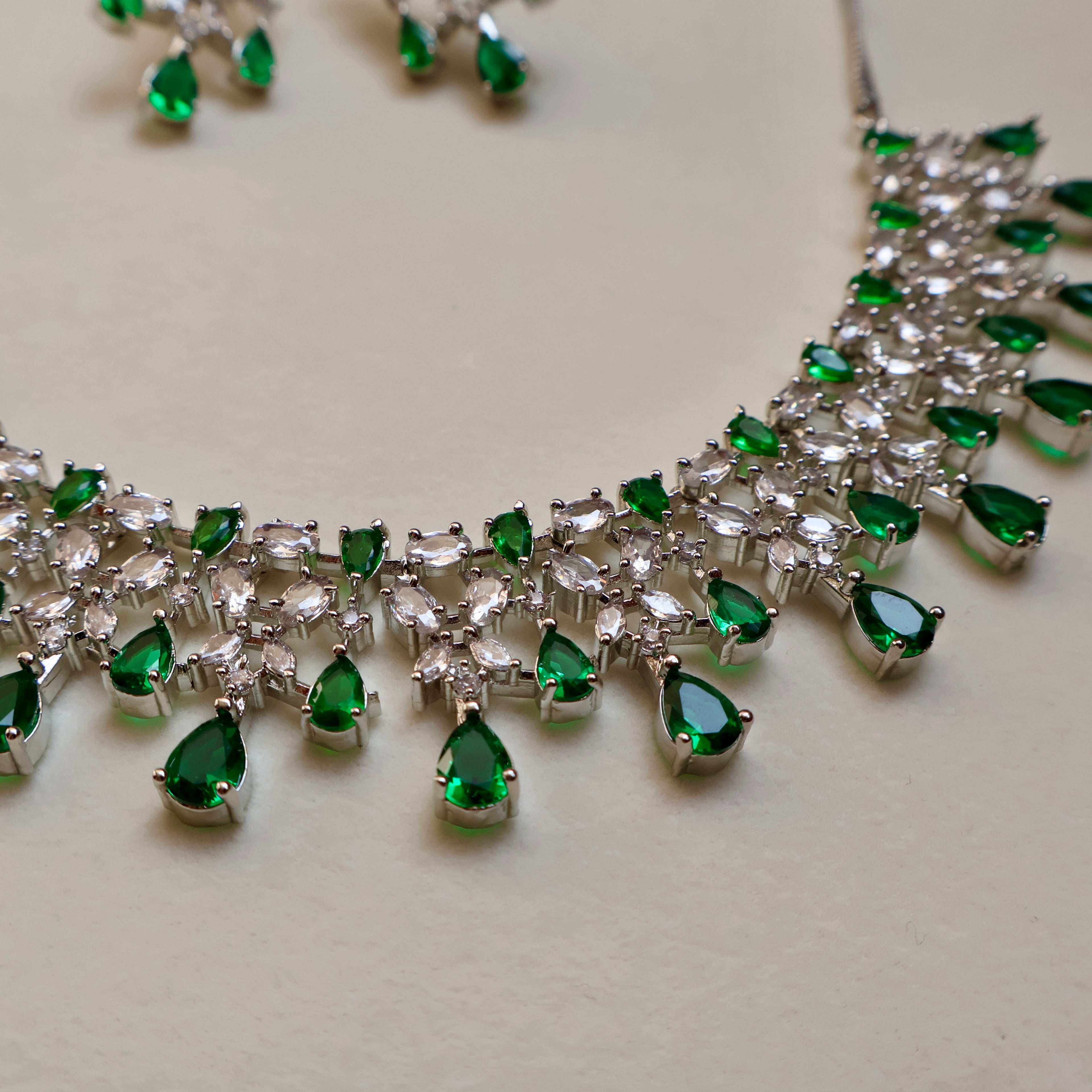 Carryallco Emerald Grace Necklace Set