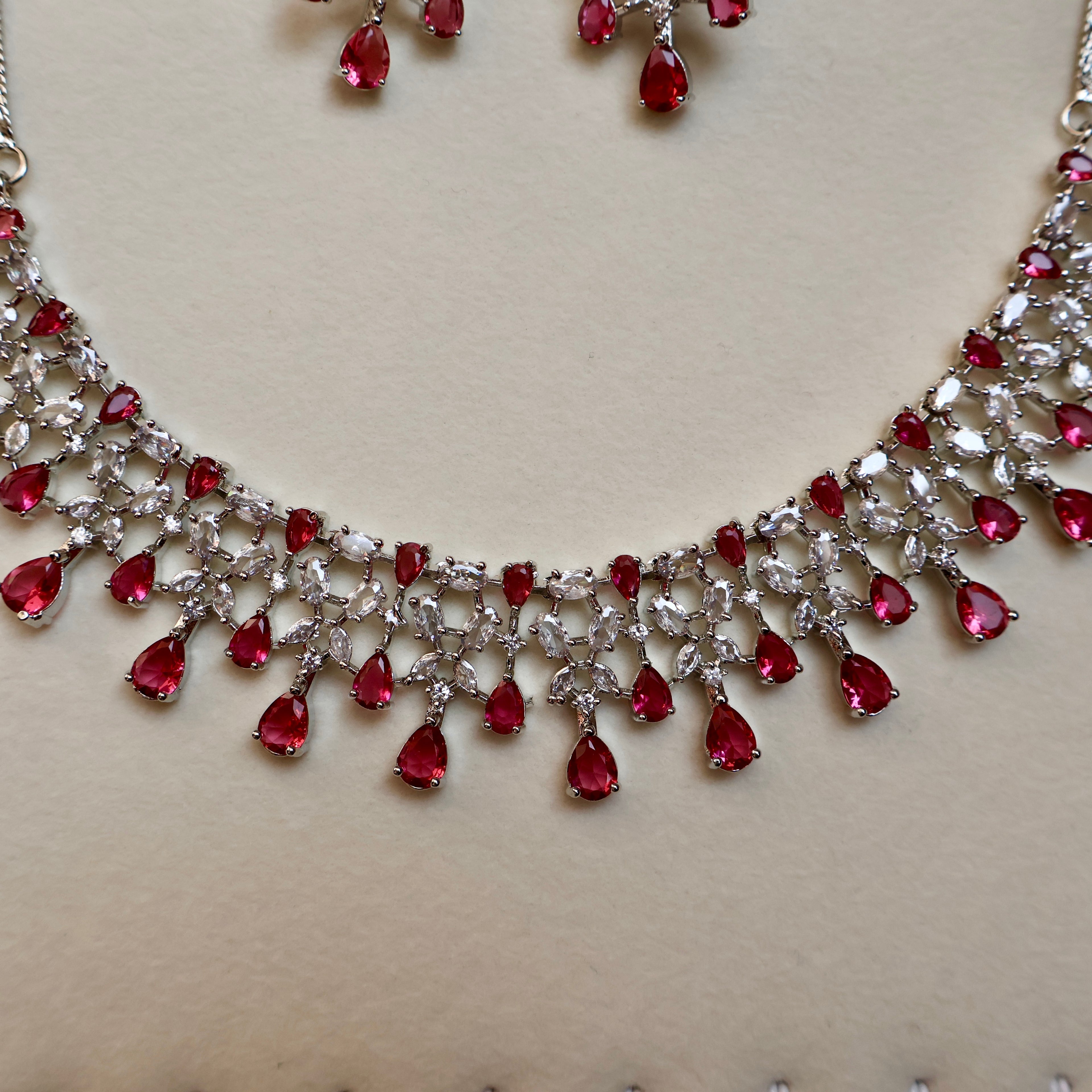 Carryallco Scarlet Grace Necklace Set