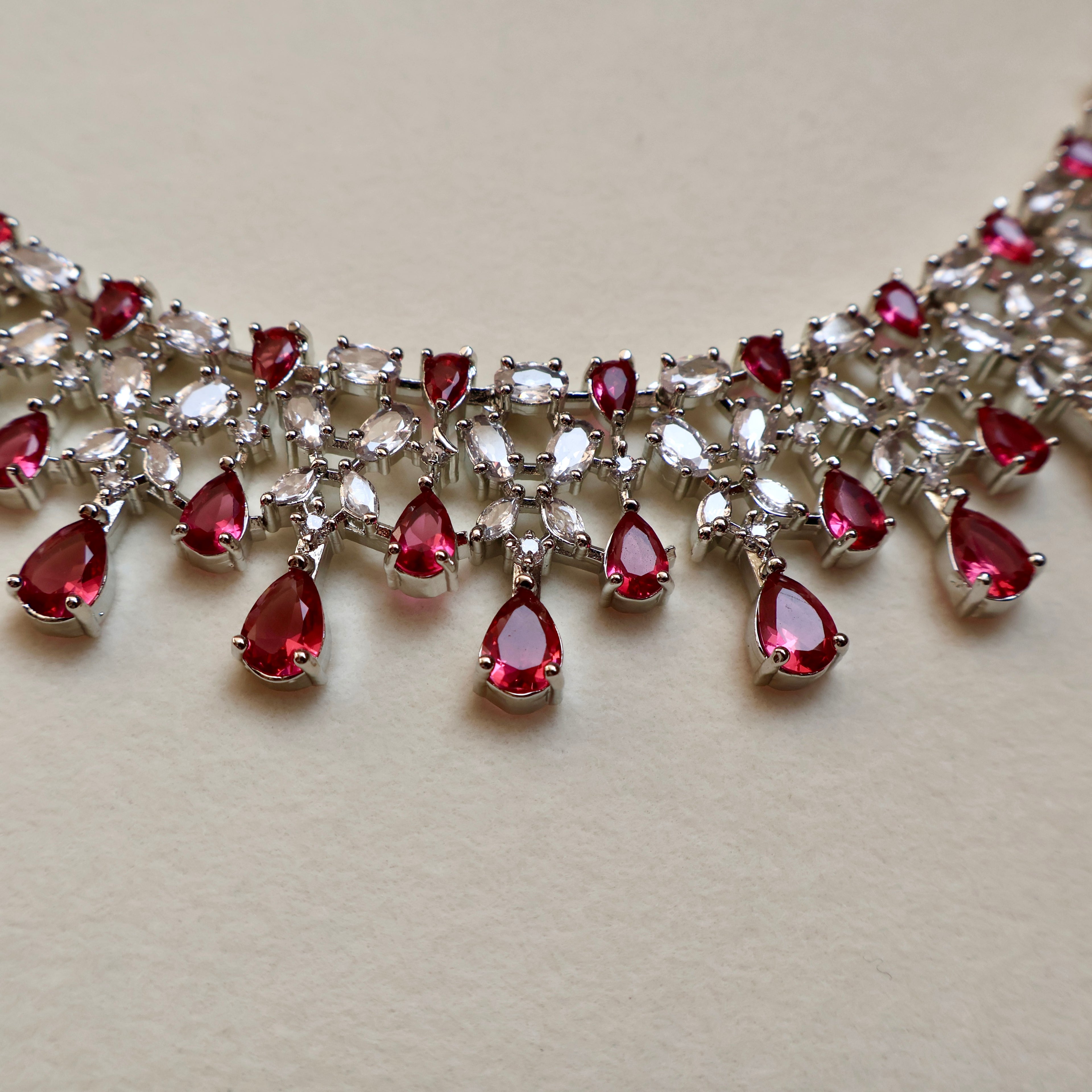 Carryallco Scarlet Grace Necklace Set