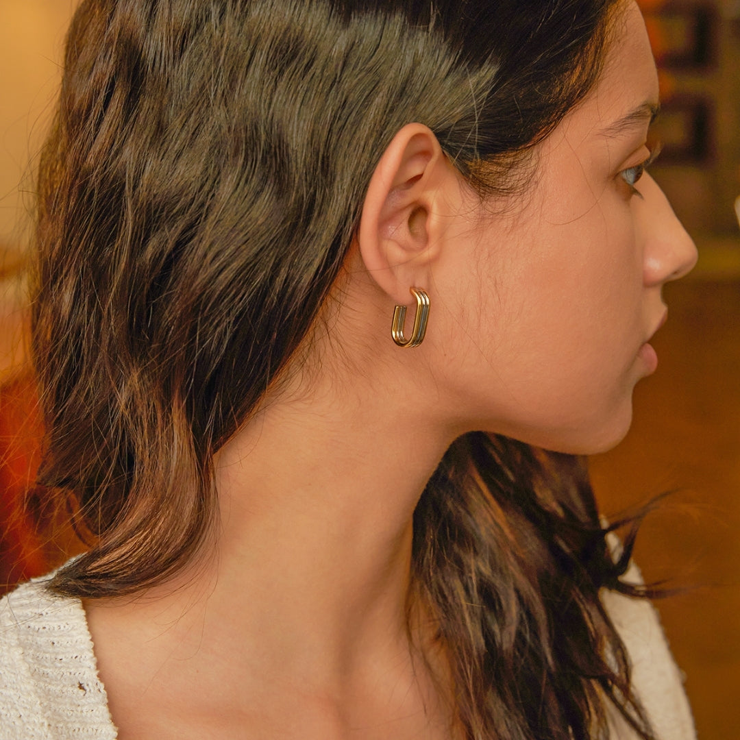 Curve Bar Hoop Earrings – 18K Gold Plated Carryallco
