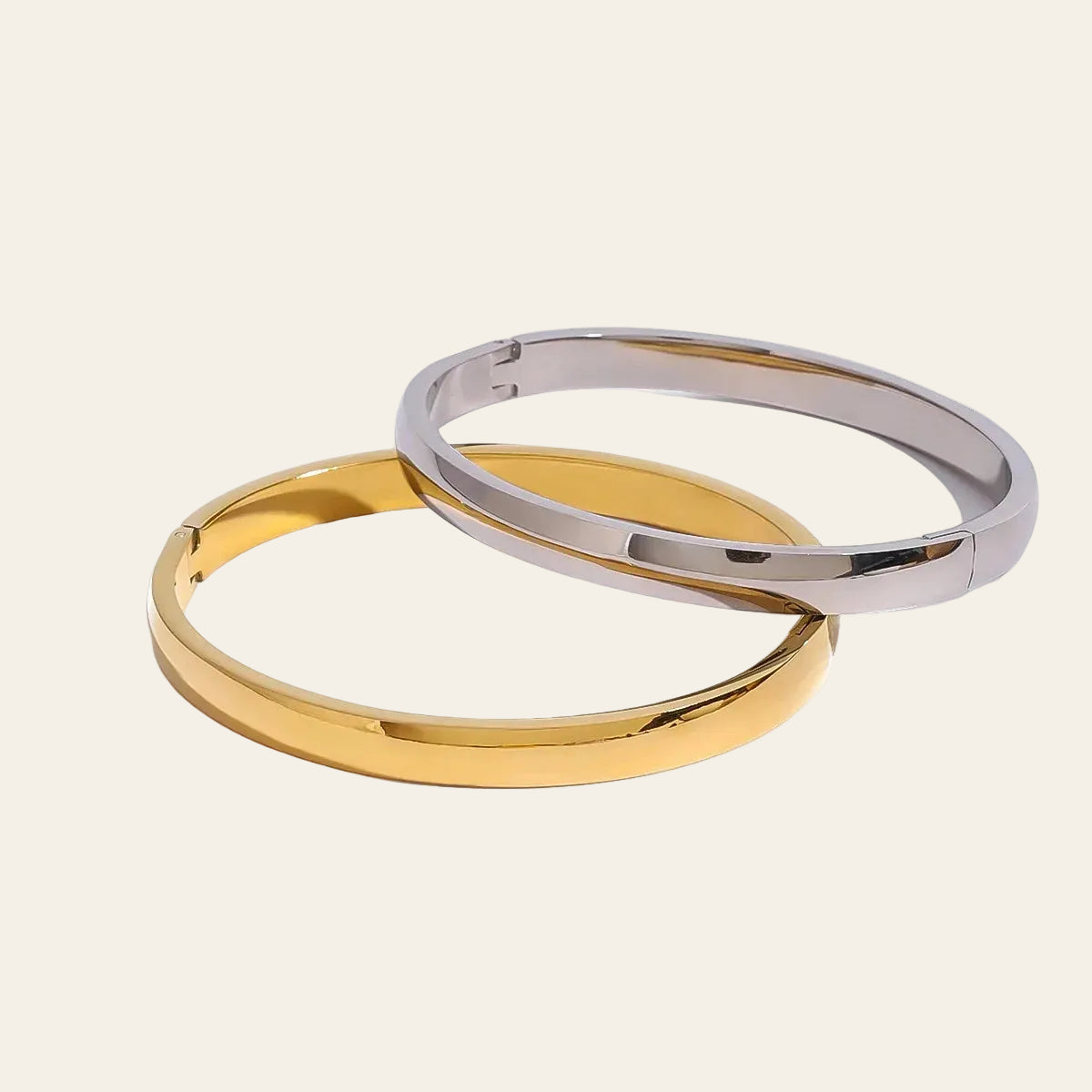 Curved Polished Clasp Bangle