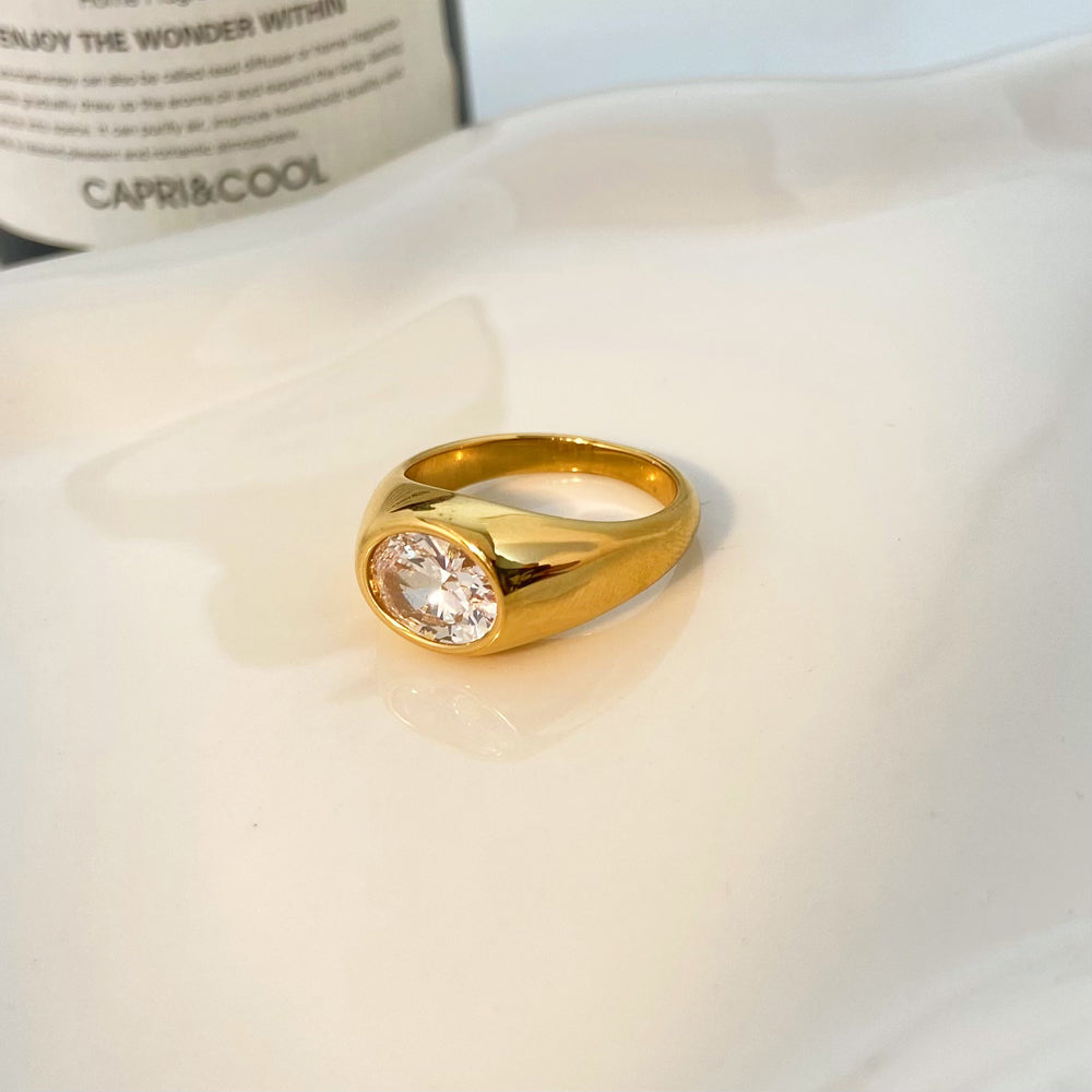 Demi Fine Elliptical Zircon 18K Gold Seal Ring