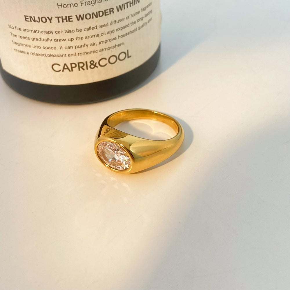 Demi Fine Elliptical Zircon 18K Gold Seal Ring