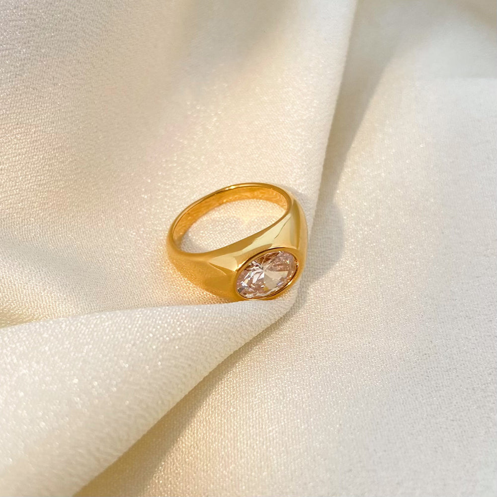 Demi Fine Elliptical Zircon 18K Gold Seal Ring