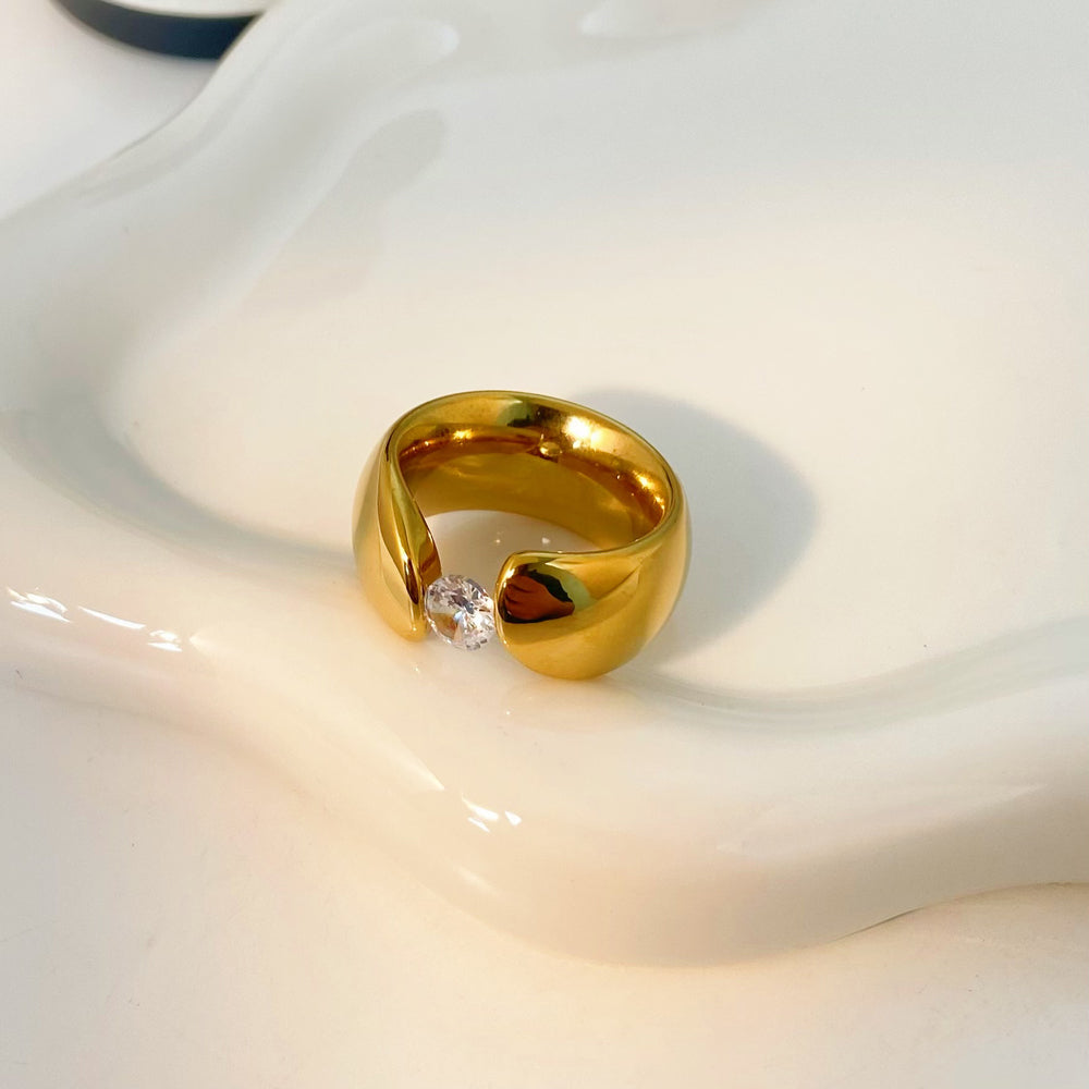 Demi Fine Wide Edge Zircon 18K Gold Ring