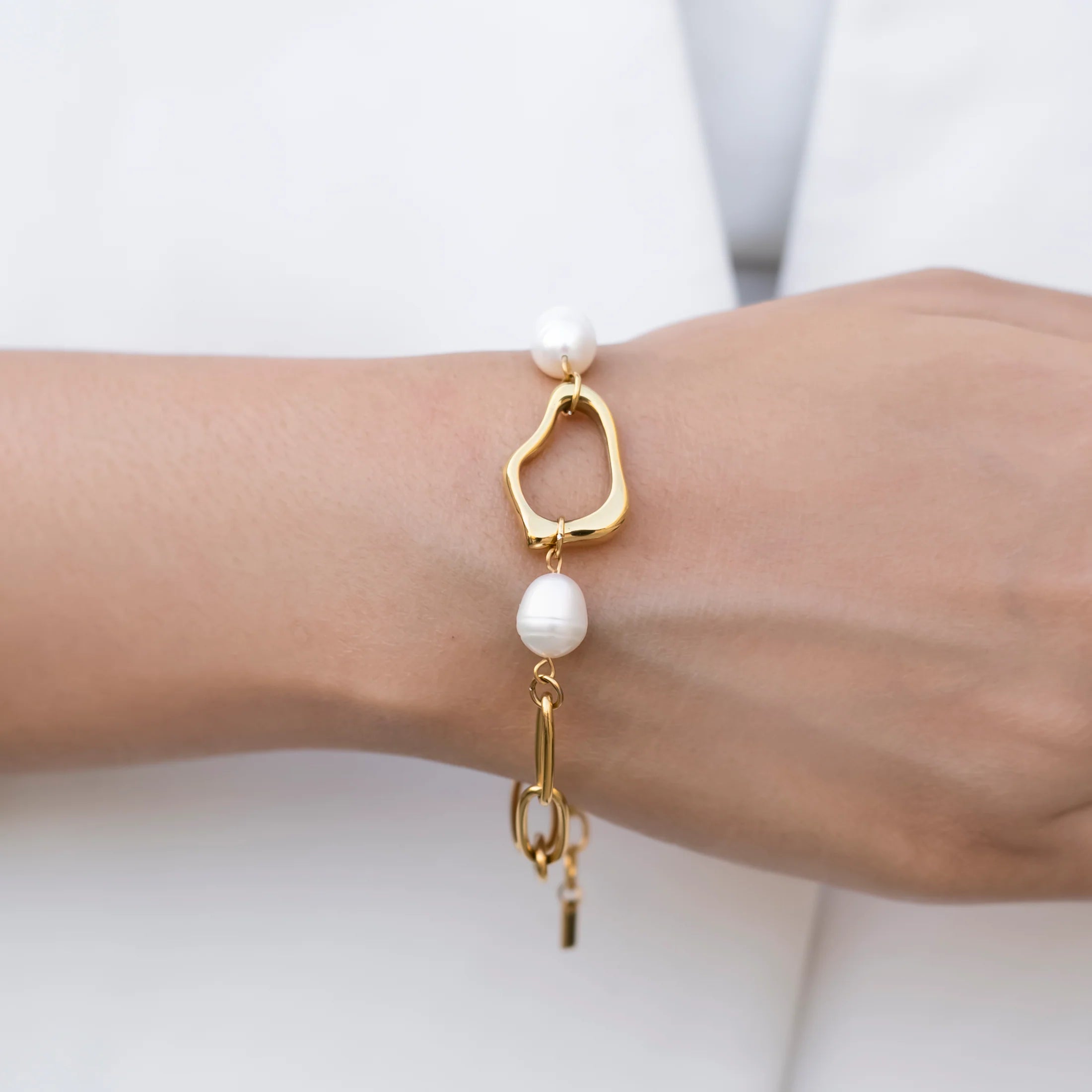 Demifine 18K Gold Plated Pearl Link Bracelet