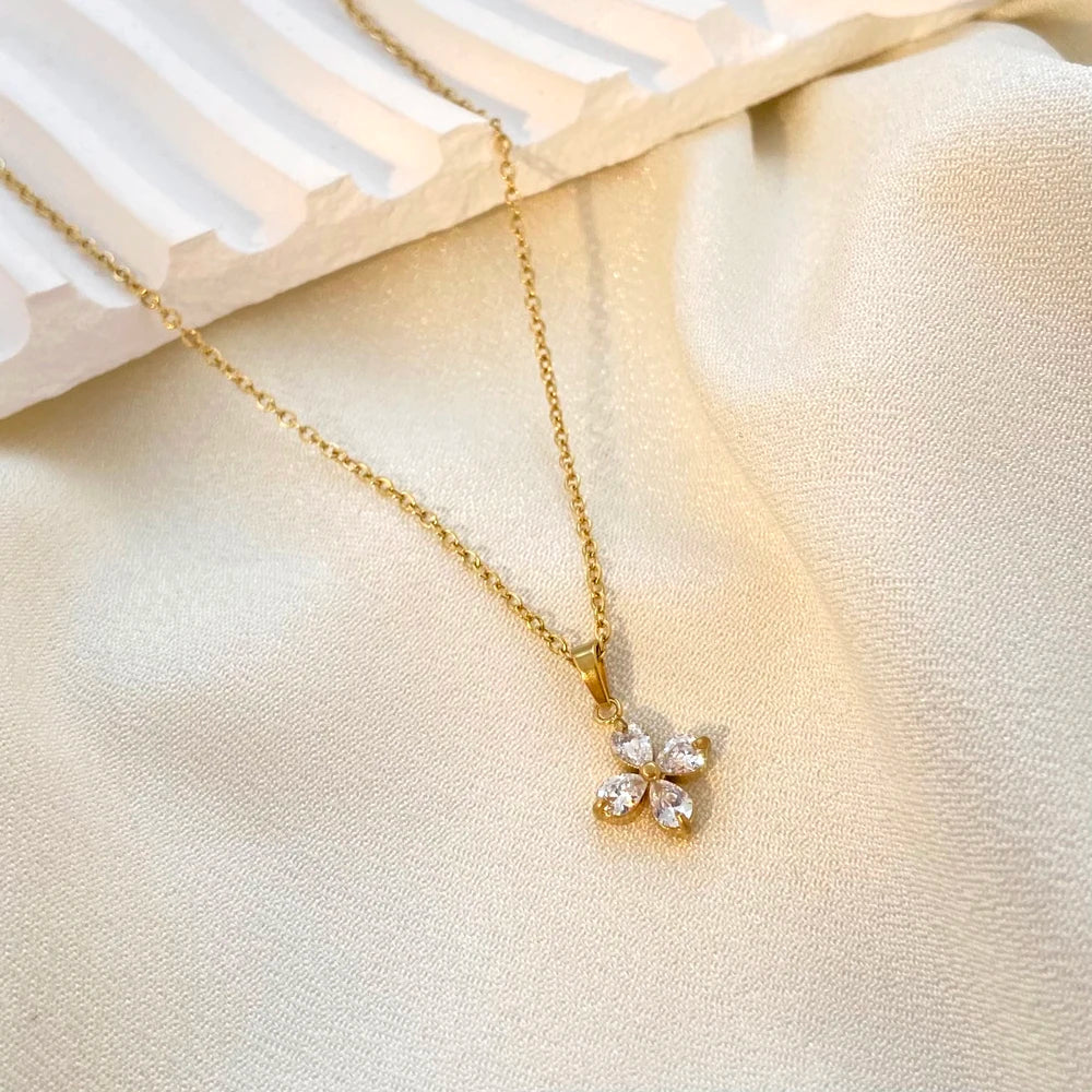 Four-Leaf Clover Zircon Pendant Necklace – 18K Gold Plated | CARRYALLCO