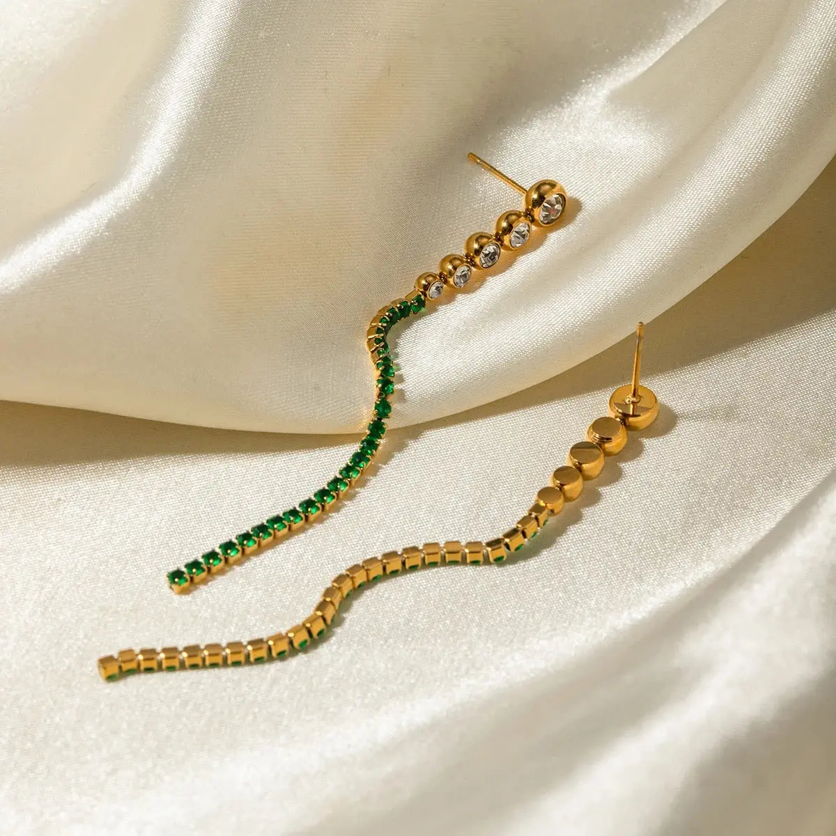 Emerald Elegance Tassel Earrings – 18K Gold Plated