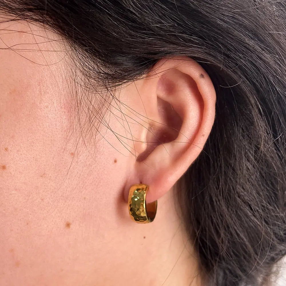 Hammer Stria Hoop Earrings – 18K Gold Plated - CARRYALLCO
