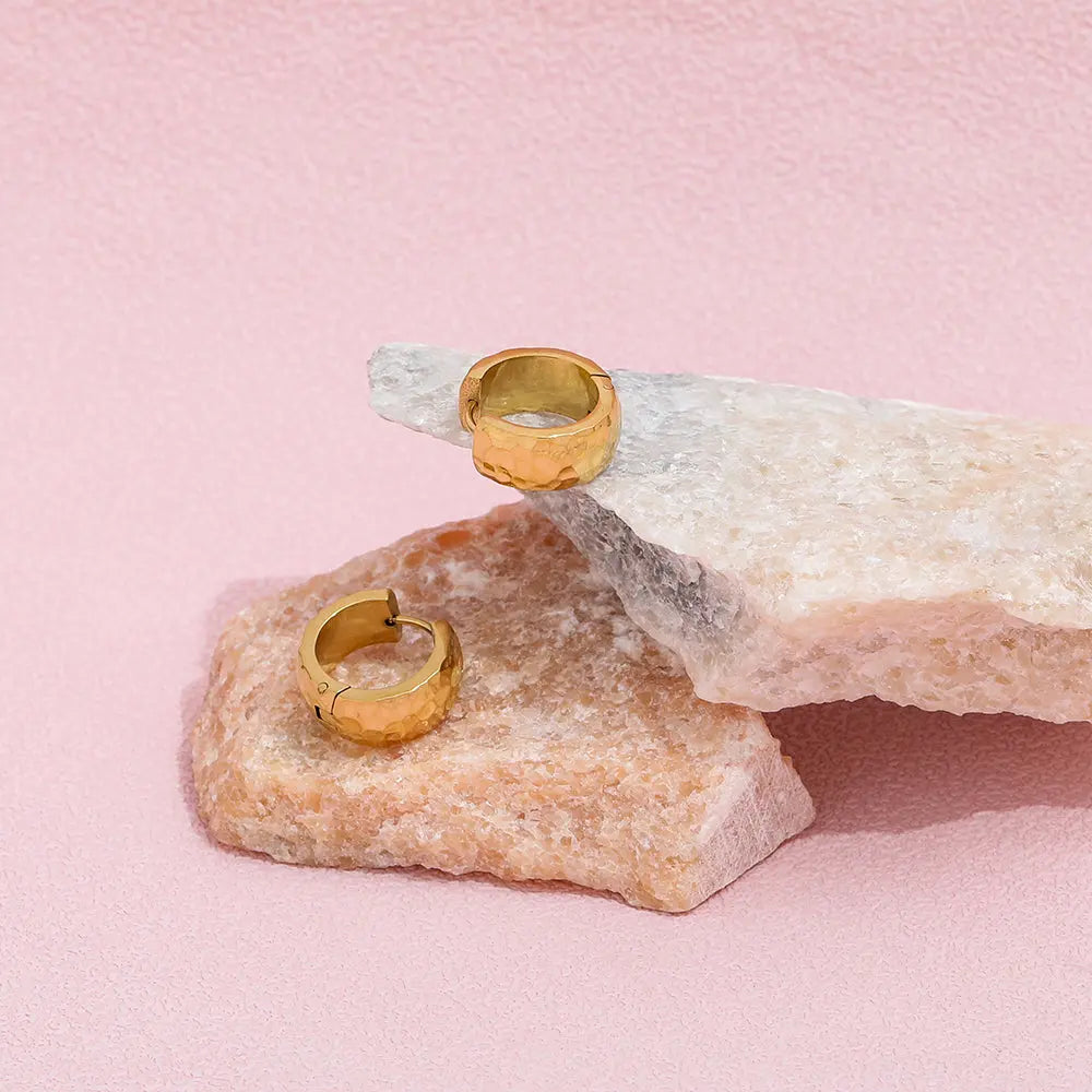 Hammer Stria Hoop Earrings – 18K Gold Plated - CARRYALLCO