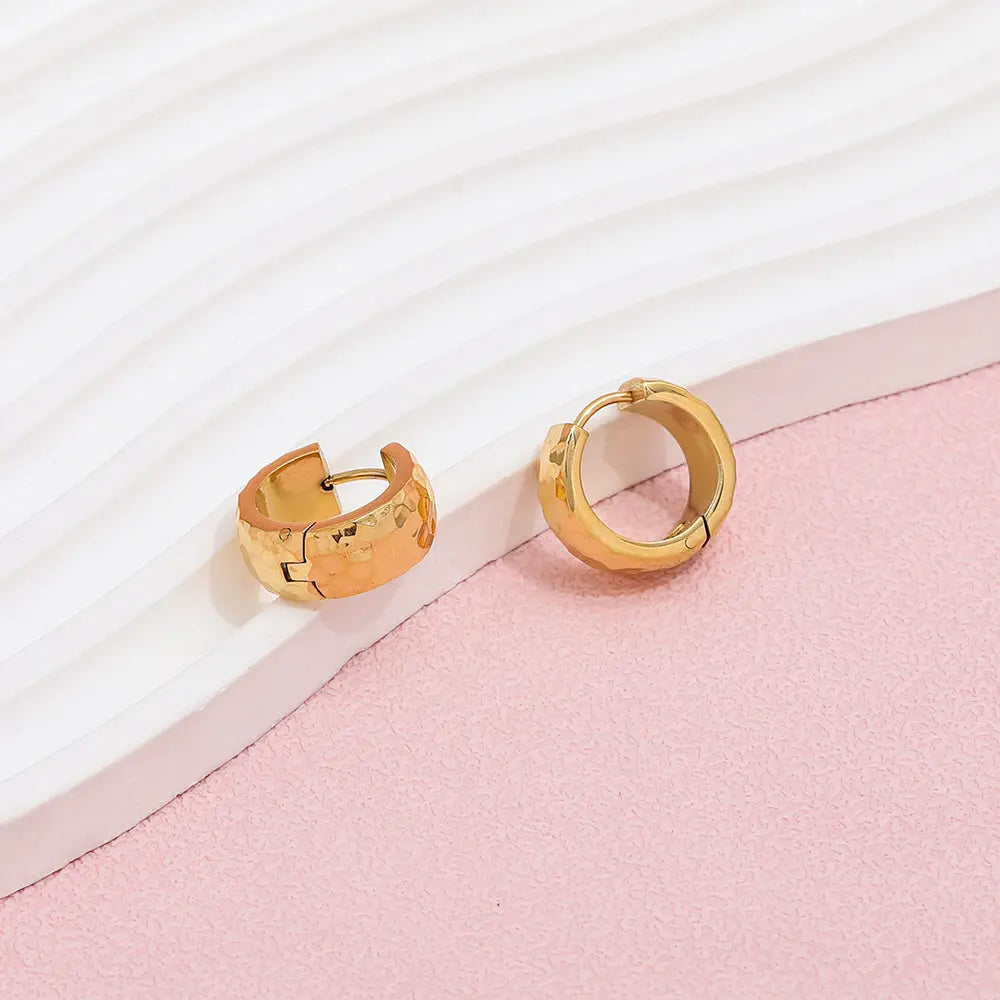 Hammer Stria Hoop Earrings – 18K Gold Plated - CARRYALLCO