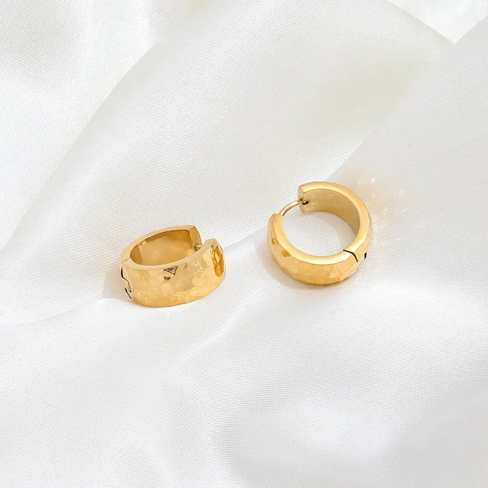 Hammer Stria Hoop Earrings – 18K Gold Plated - CARRYALLCO
