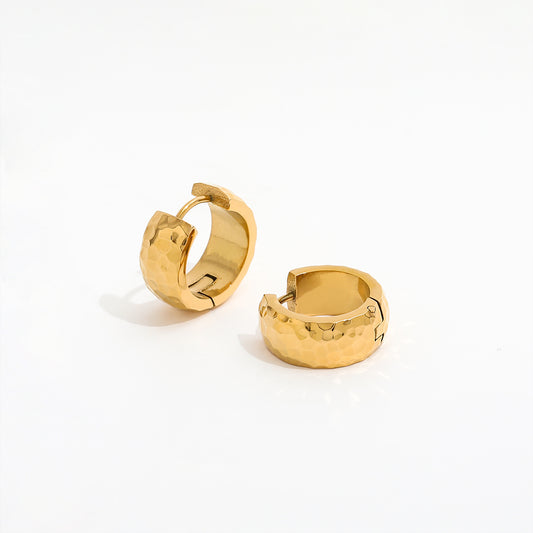Hammer Stria Hoop Earrings – 18K Gold Plated