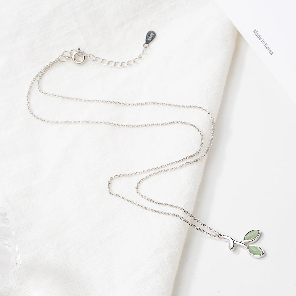 Carryallco 925 Sterling Silver Green Leaves Necklace CARRYALLCO