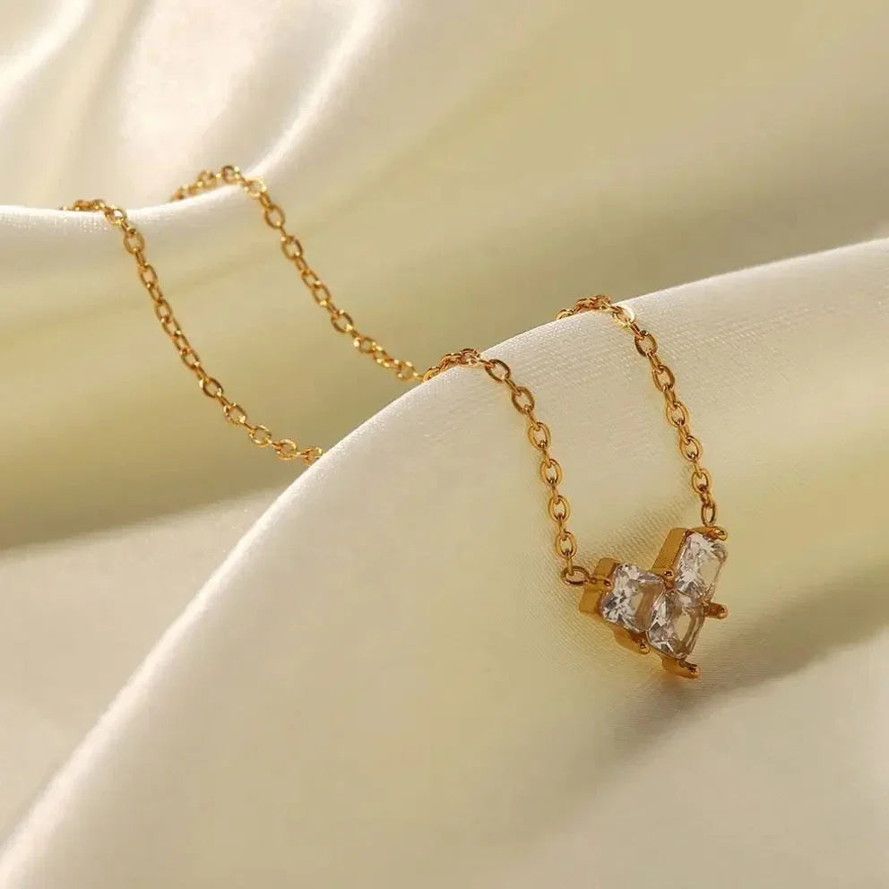 Everyday Radiance Heart Necklace – 18K Gold Plated Carryallco