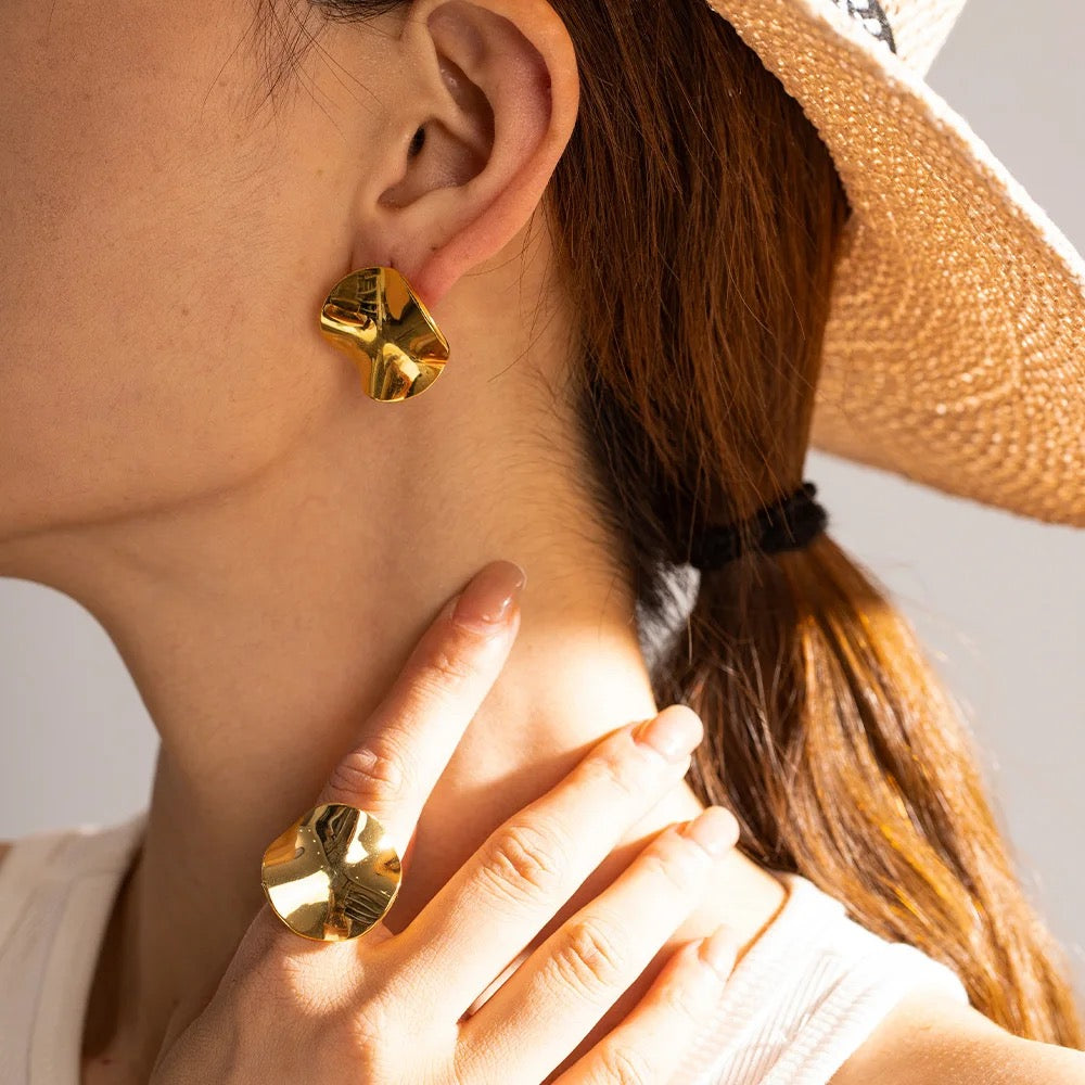 Carryallco Retro Irregular Fold Earring