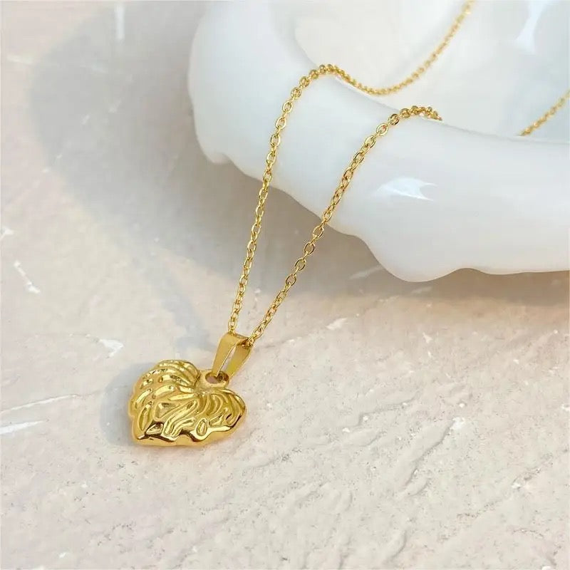 Irregular Stripe Heart Pendant – 18K Gold Plated
