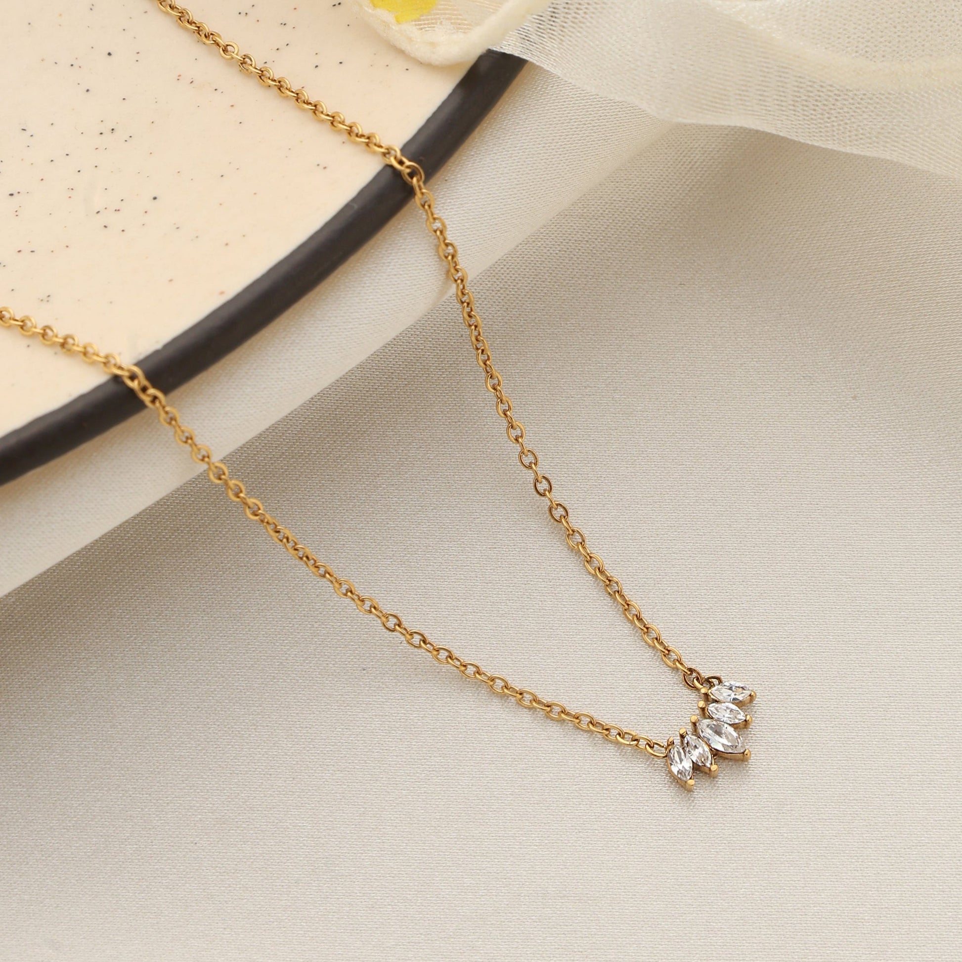 Crystal Linked Necklace – 18K Gold Plated | CARRYALLCO