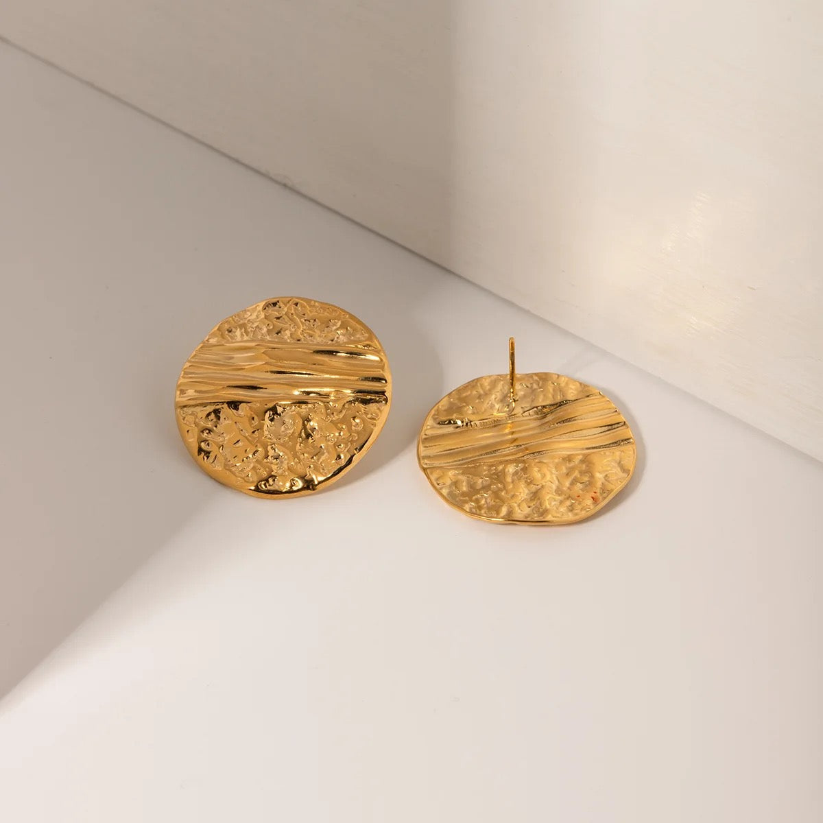 Modernist Hammered Stud Earrings – 18K Gold-Plated