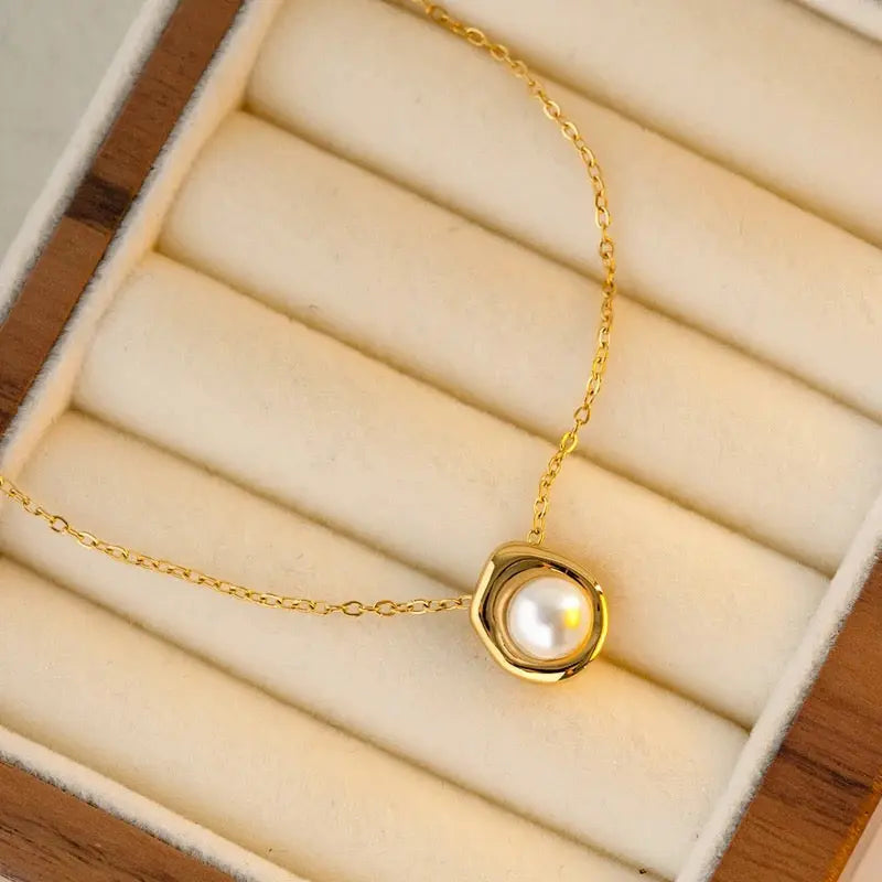 Pearl Cascade Necklace – 18K Gold Plated
