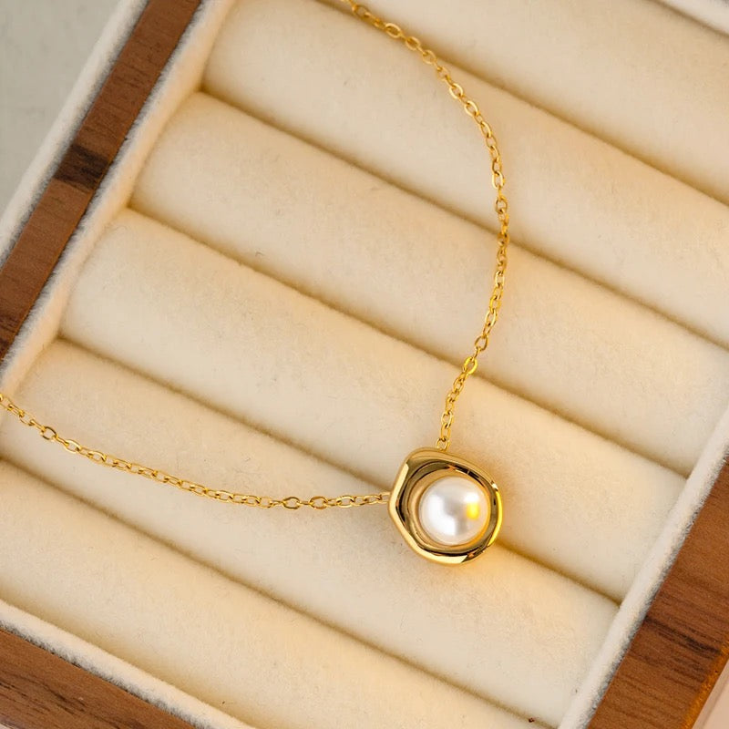 Pearl Cascade Necklace – 18K Gold Plated