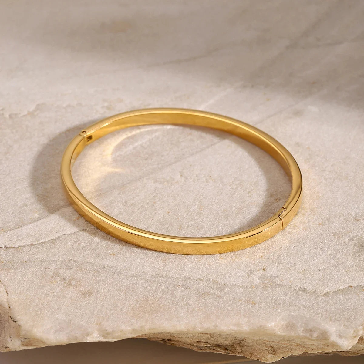 Slim Curved Clasp Bangle