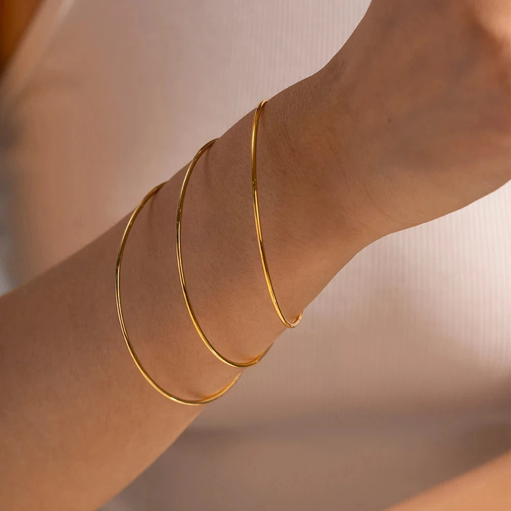 Slim Loop Bangle