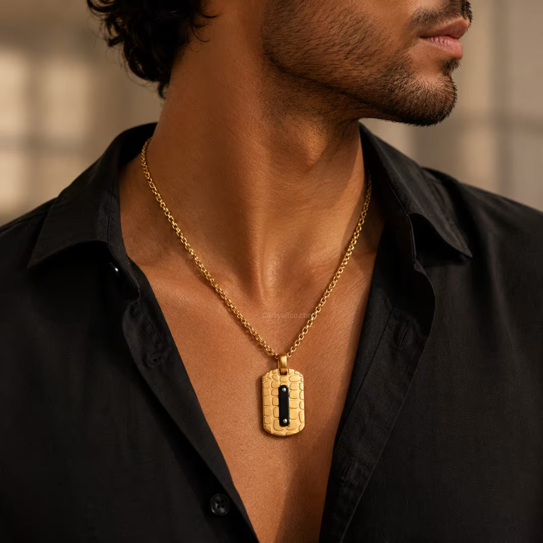 Square Thick Pendant Necklace – 18K Gold PVD | CARRYALLCO