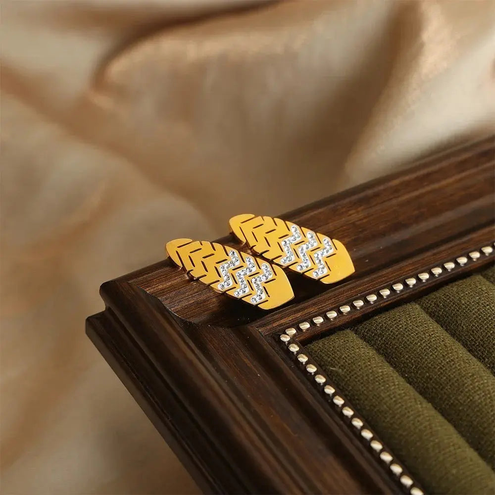 Zircon Leaf Drop Earrings – 18K Gold-Plated