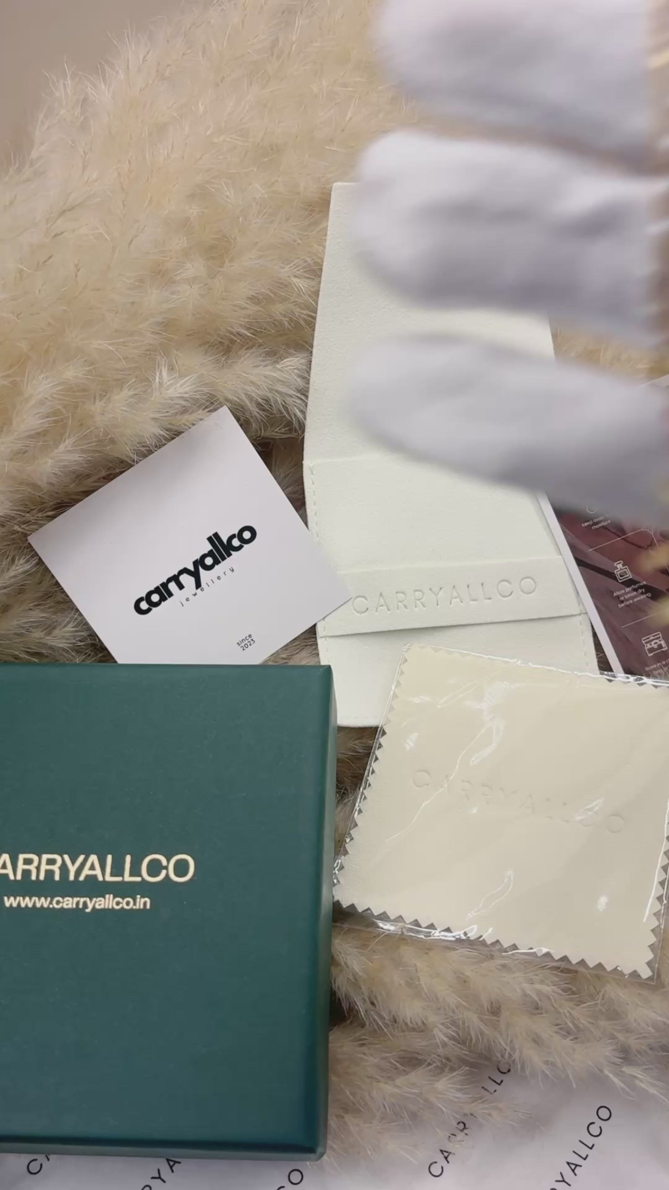 Carryallco Trinity Luxe Necklace