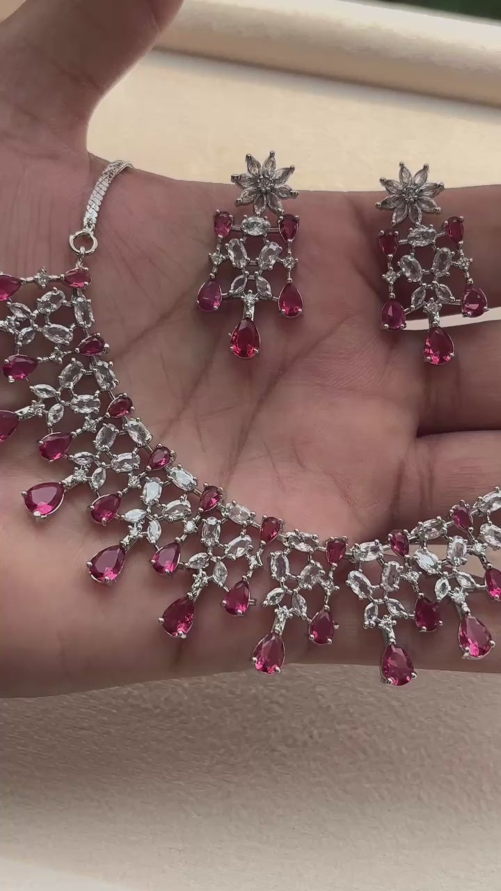 Carryallco Scarlet Grace Necklace Set